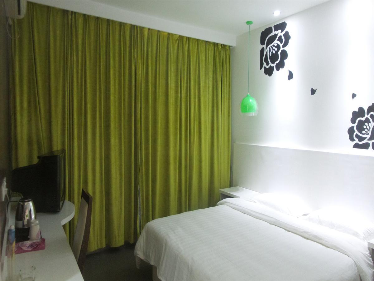 V8 Hotel Xilang Subway Branch Guangzhou Bagian luar foto